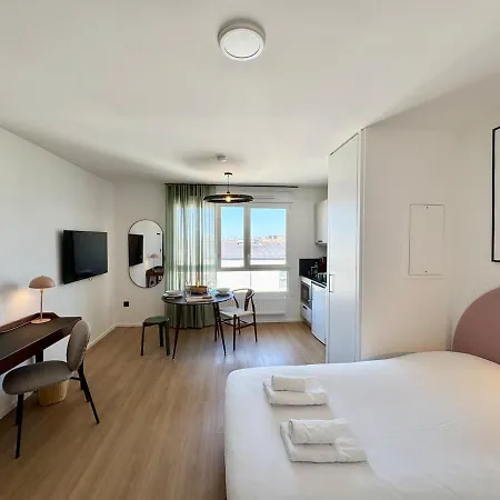 We Live Sharies - A605