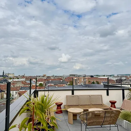 We Live Sharies - A605 Reims