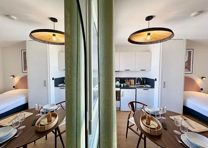 We Live Sharies - A605 Apartment