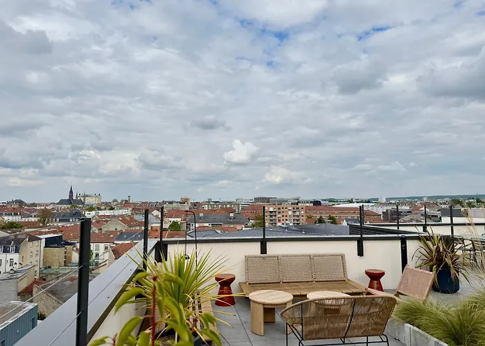 We Live Sharies - A605 Reims